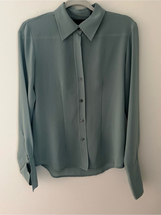 New York & Company Tops - New York Co woman button down spread collar long sleeve moss green shirt cuffs